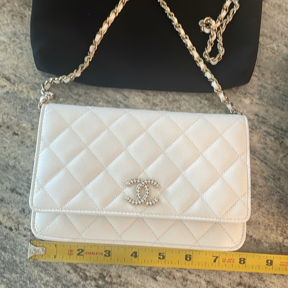 CHANEL purse NEW, off white with golden hardware, box and cards included - Picture 7 of 11